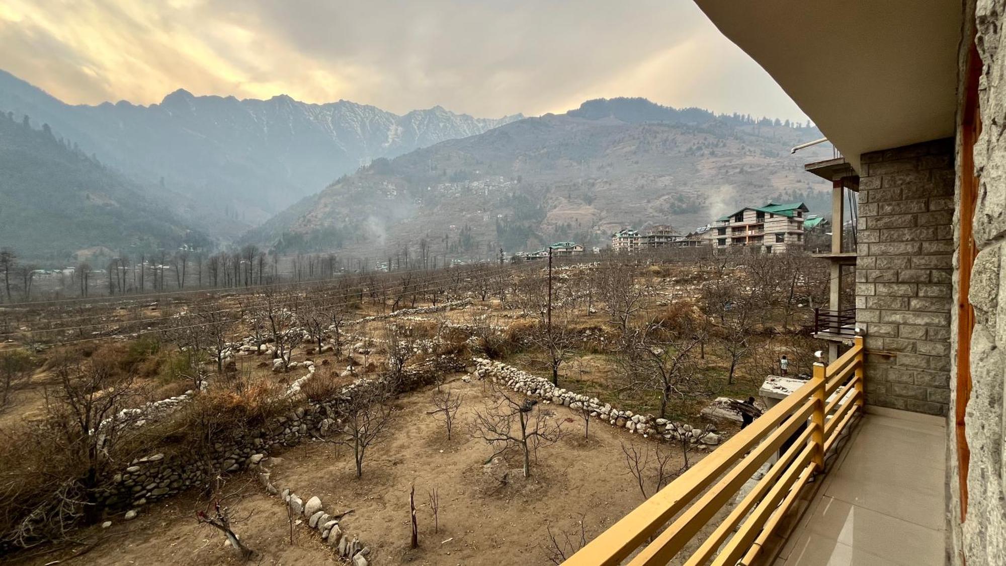 Hotel Wander Thrives Manali (Himachal Pradesh)